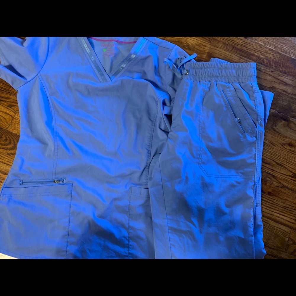Scrub set